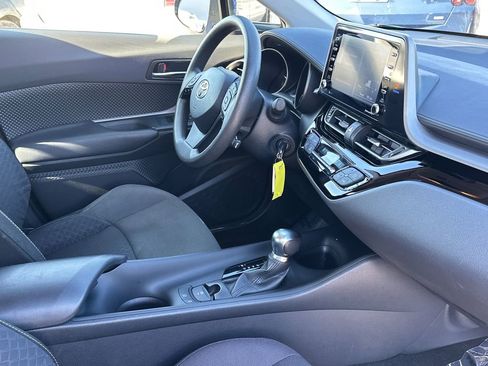 Used 2020 Toyota C-HR LE image 11