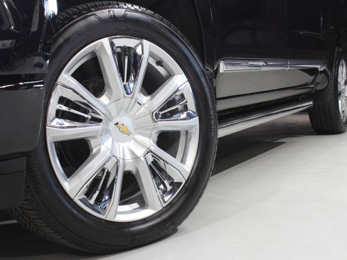 Used 2025 Chevrolet Silverado 1500 High Country w/ High Country Premium Package AWD/4WD image 18