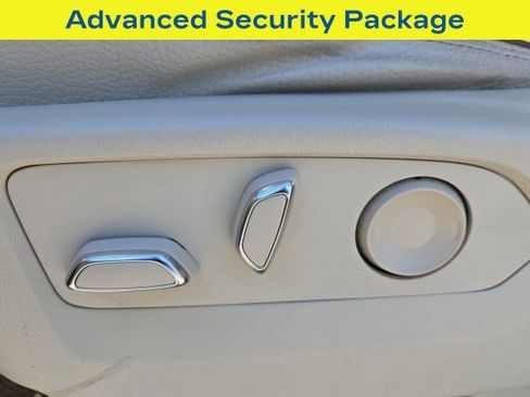 Used 2023 GMC Yukon XL Denali w/ Advanced Technology Package image 8