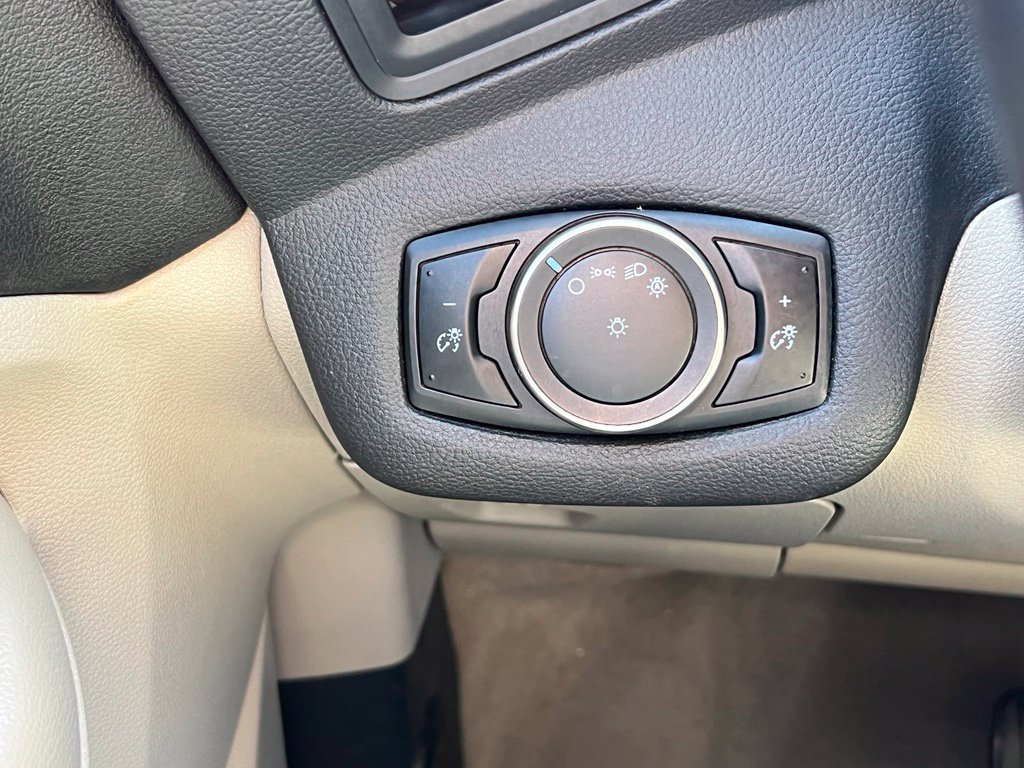 Used 2015 Ford C-MAX SE w/ Equipment Group 202A FWD image 26