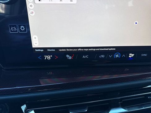 Used 2024 Chevrolet Traverse Z71 AWD/4WD image 35
