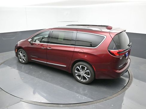 Used 2022 Chrysler Pacifica Pinnacle AWD/4WD image 48