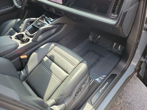 Certified 2024 Porsche Cayenne Coupe AWD/4WD image 19