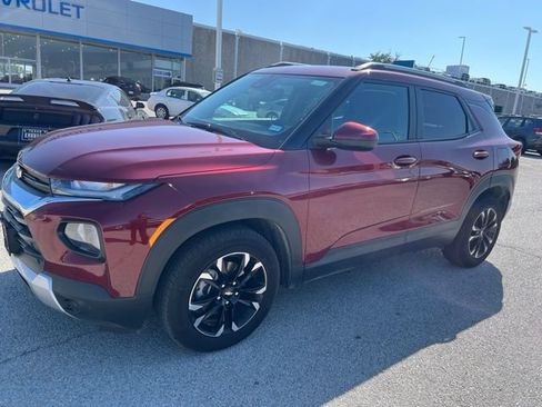 Used 2023 Chevrolet TrailBlazer LT FWD image 2