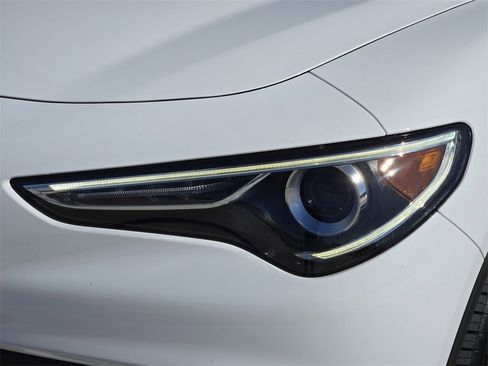Used 2022 Alfa Romeo Stelvio Sprint image 3
