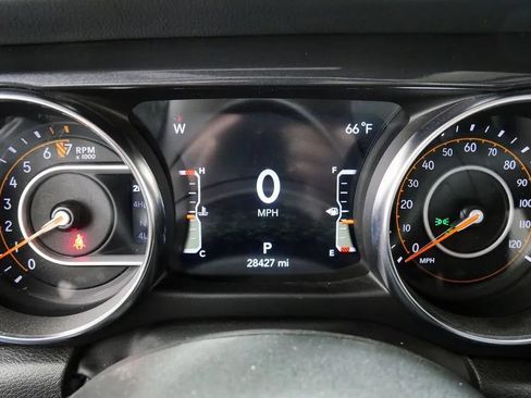 Used 2023 Jeep Wrangler Unlimited Sahara AWD/4WD image 22