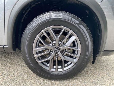 Used 2024 Nissan Rogue S AWD/4WD image 11