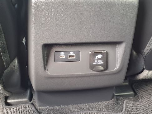 Used 2024 Nissan Frontier SL image 17