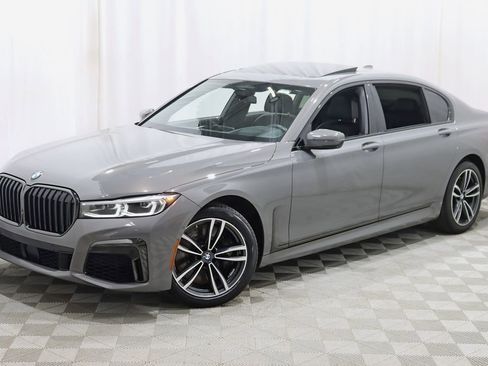 Used 2022 BMW 750i xDrive w/ Executive Package AWD/4WD image 7