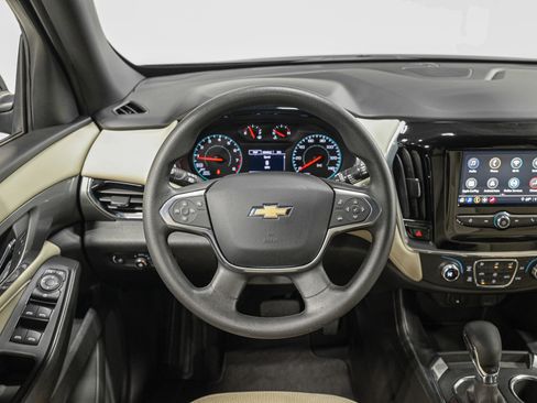 Used 2023 Chevrolet Traverse LS image 16