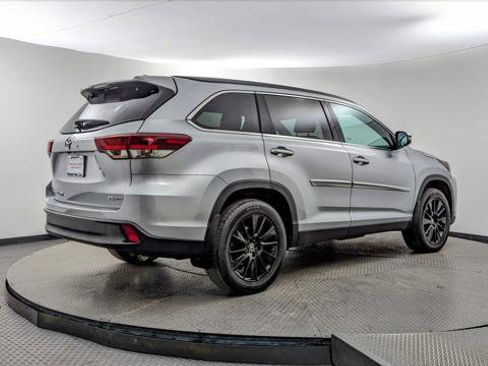 Used 2019 Toyota Highlander SE image 8