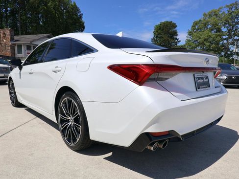 Used 2019 Toyota Avalon Touring FWD image 4