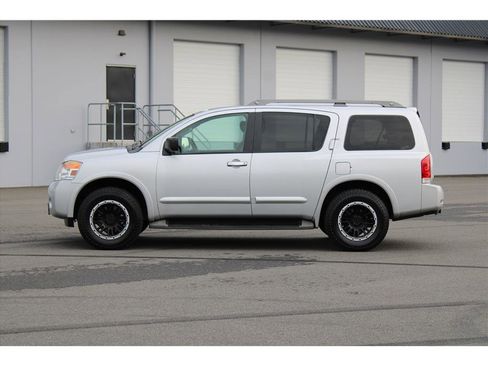 Used 2015 Nissan Armada SV image 2