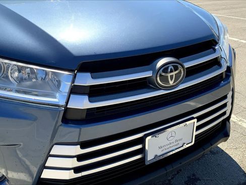 Used 2017 Toyota Highlander XLE AWD/4WD image 30