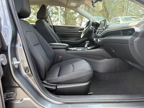 Used 2024 Nissan Altima 2.5 SV FWD image 34