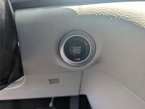 Used 2023 Chrysler Pacifica Touring-L FWD image 18