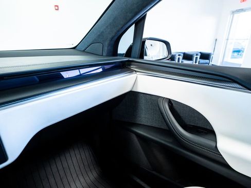 Used 2022 Tesla Model X Plaid image 48