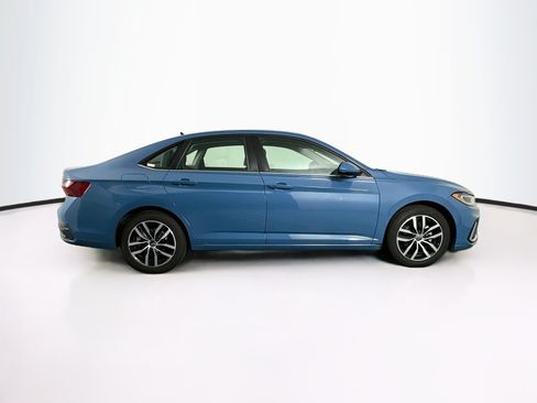 Used 2025 Volkswagen Jetta SE FWD image 10