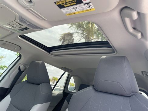 Used 2020 Toyota RAV4 XLE w/ Convenience Package FWD image 22