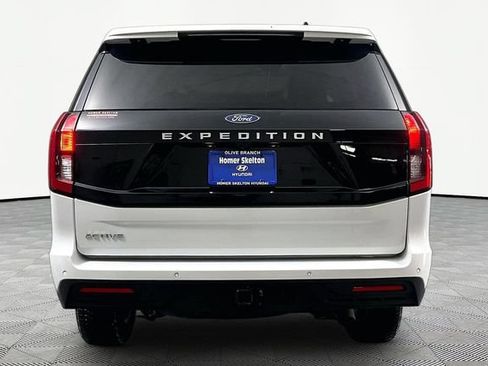 Used 2025 Ford Expedition Active AWD/4WD image 5