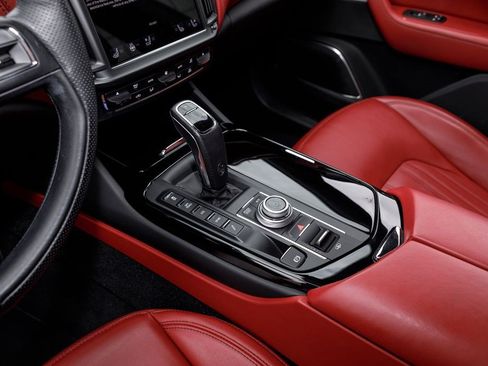 Certified 2022 Maserati Levante GT AWD/4WD image 31