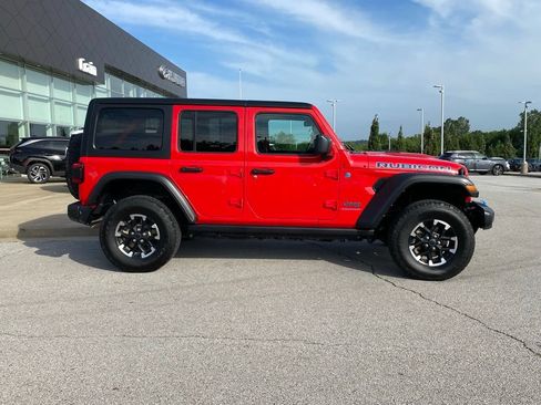 Used 2024 Jeep Wrangler Unlimited Rubicon 4xe AWD/4WD image 9
