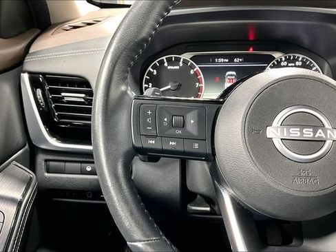 Used 2023 Nissan Rogue SL AWD/4WD image 12