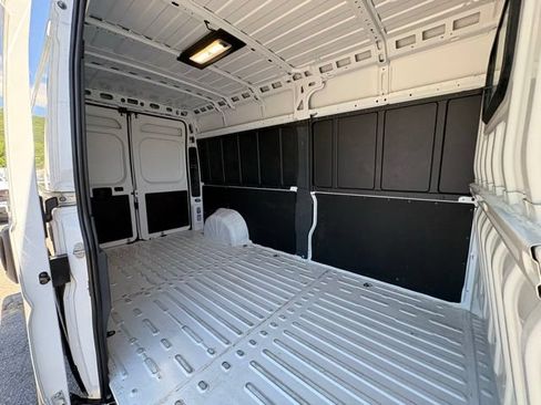 Used 2025 RAM ProMaster 2500 w/ Convenience Group FWD image 13