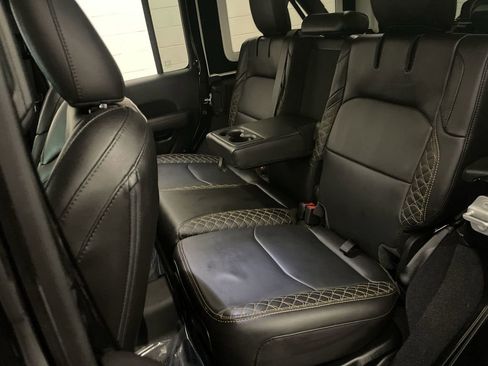 Used 2023 Jeep Wrangler Unlimited Sahara AWD/4WD image 18