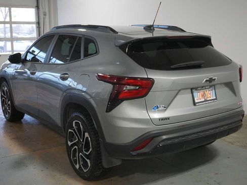 Certified 2024 Chevrolet Trax RS w/ Sunroof Package image 3