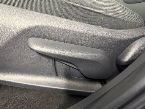 Used 2025 Toyota RAV4 LE AWD/4WD image 24