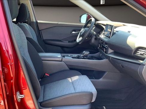 Used 2023 Nissan Rogue SV image 7