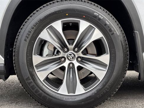 Certified 2025 Toyota Highlander XLE image 26