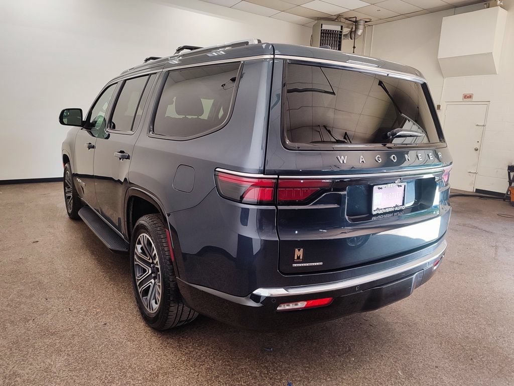 Used 2023 Jeep Wagoneer 4WD w/ Premium Group I image 3