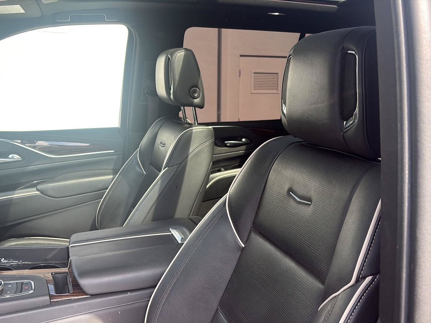 Used 2023 Cadillac Escalade Premium Luxury AWD/4WD image 9