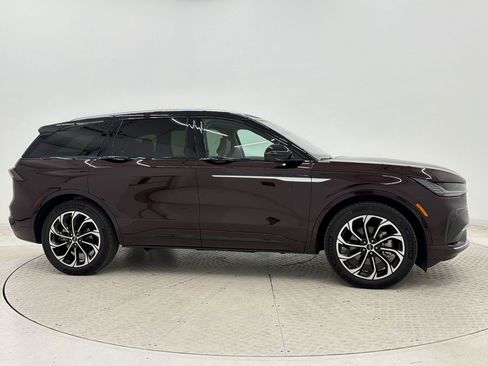Used 2025 Lincoln Nautilus Reserve AWD/4WD image 8