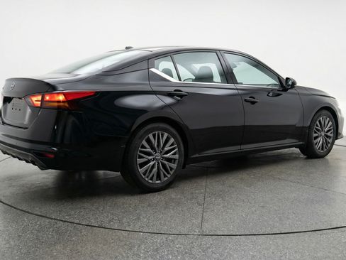 Used 2025 Nissan Altima 2.5 SV FWD image 9
