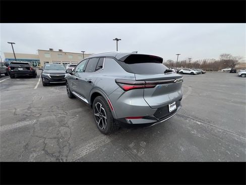 Used 2025 Chevrolet Equinox EV LT w/ Convenience Package image 6