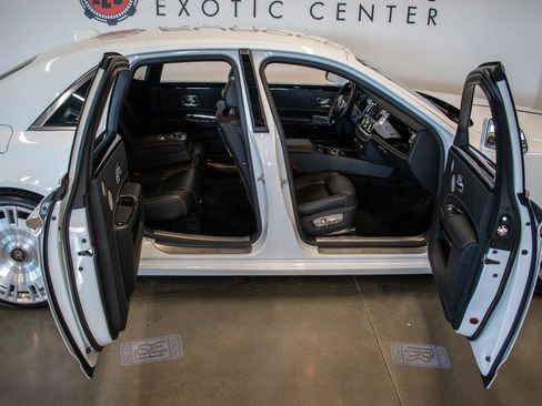 Used 2018 Rolls-Royce Ghost image 35