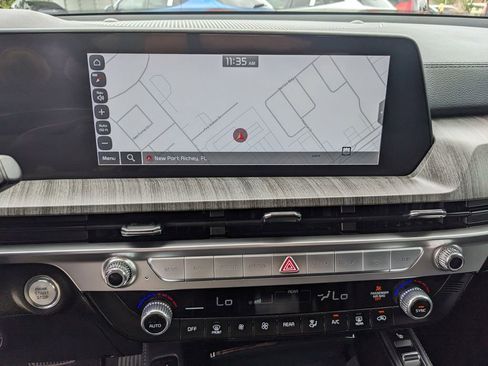 Certified 2025 Kia Telluride EX w/ EX Captain's Chair Package image 24