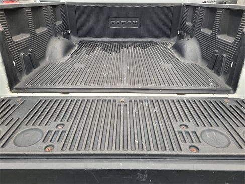 Used 2019 Nissan Titan SV image 25