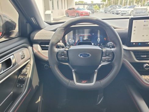Used 2025 Ford Explorer ST RWD image 17