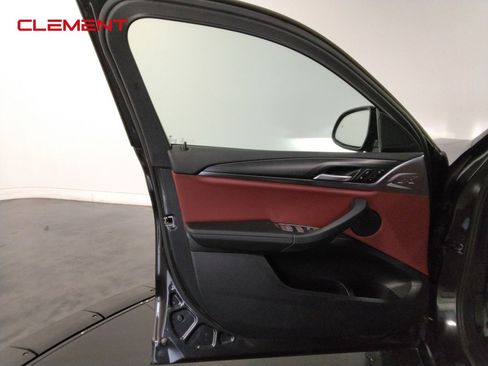 Used 2023 BMW X4 xDrive30i image 25