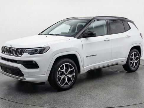 Used 2025 Jeep Compass Limited image 3