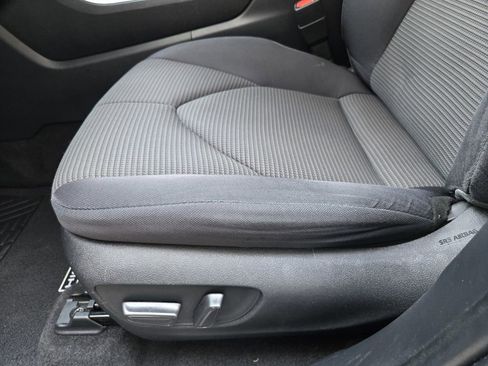 Used 2023 Toyota Highlander LE FWD image 15