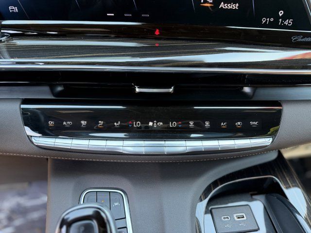 Used 2021 Cadillac Escalade Premium Luxury w/ Performance Package AWD/4WD image 21