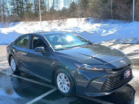 Used 2025 Toyota Camry LE w/ Convenience Package image 7