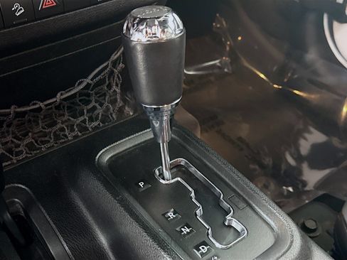 Used 2016 Jeep Wrangler Unlimited Sahara w/ Connectivity Group image 19