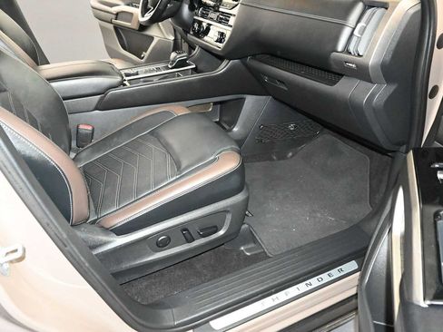 Used 2023 Nissan Pathfinder Platinum w/ Cargo Package AWD/4WD image 20