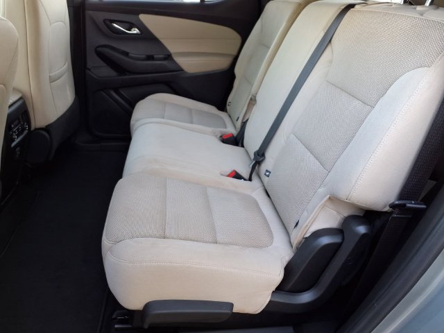 Used 2023 Chevrolet Traverse LS FWD image 10